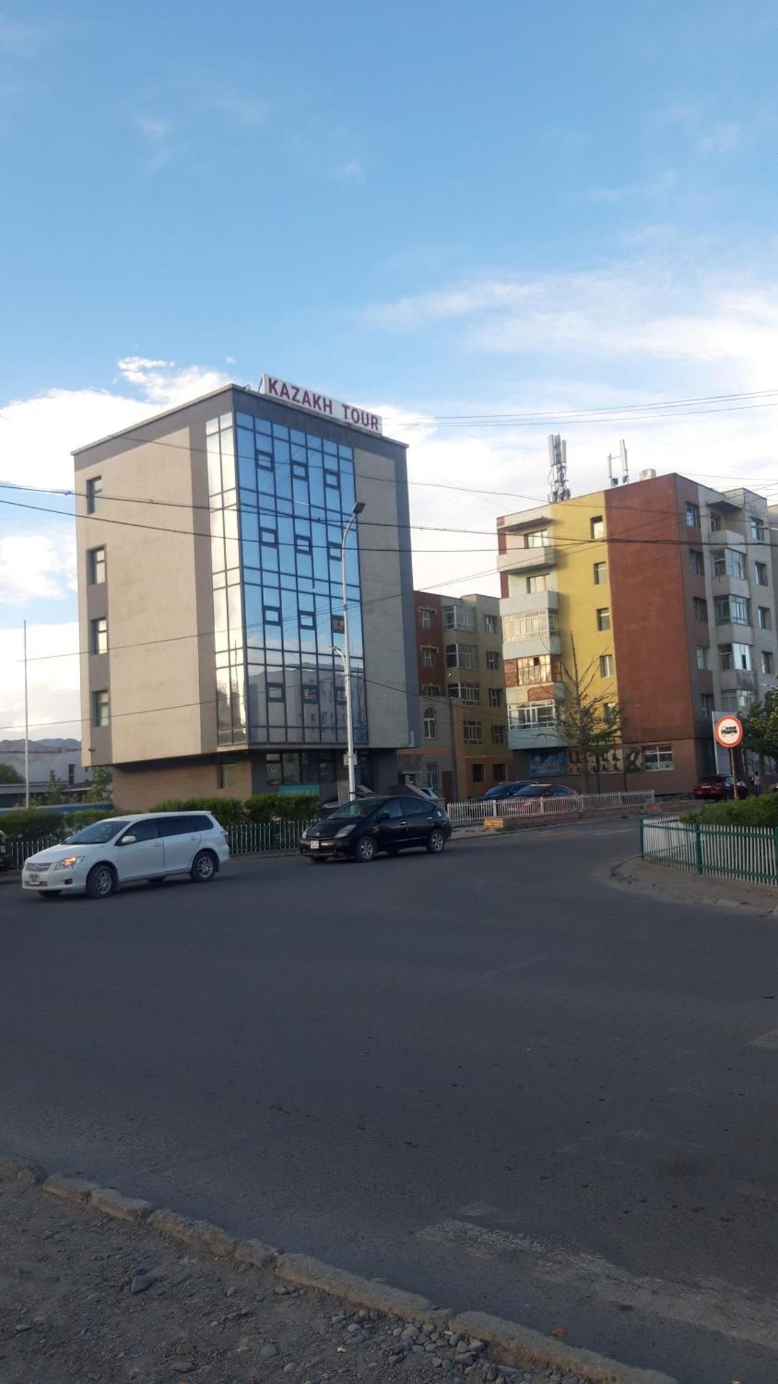 3 Rooms Apartment In The Centre Of Ulgii City Exterior foto